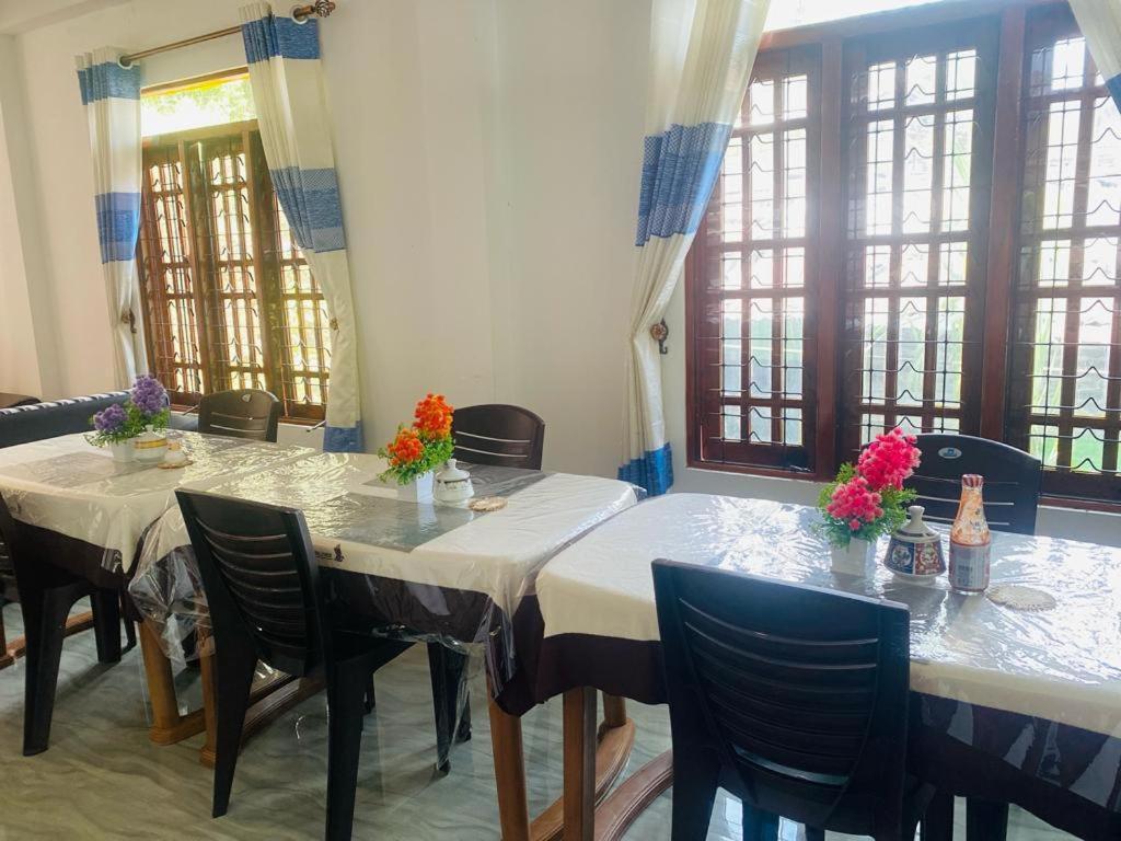 מלון נלת'אניה Lavendra Guset House מראה חיצוני תמונה