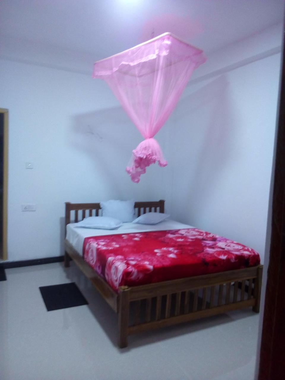 מלון נלת'אניה Lavendra Guset House מראה חיצוני תמונה